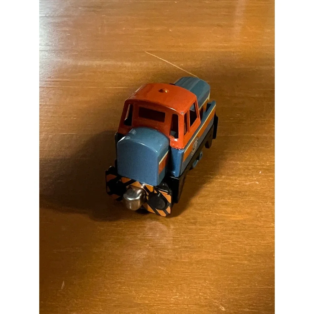 Thomas & Friends Take-n-Play Den‎ Diesel Engine Diecast Magnetic Train Toy